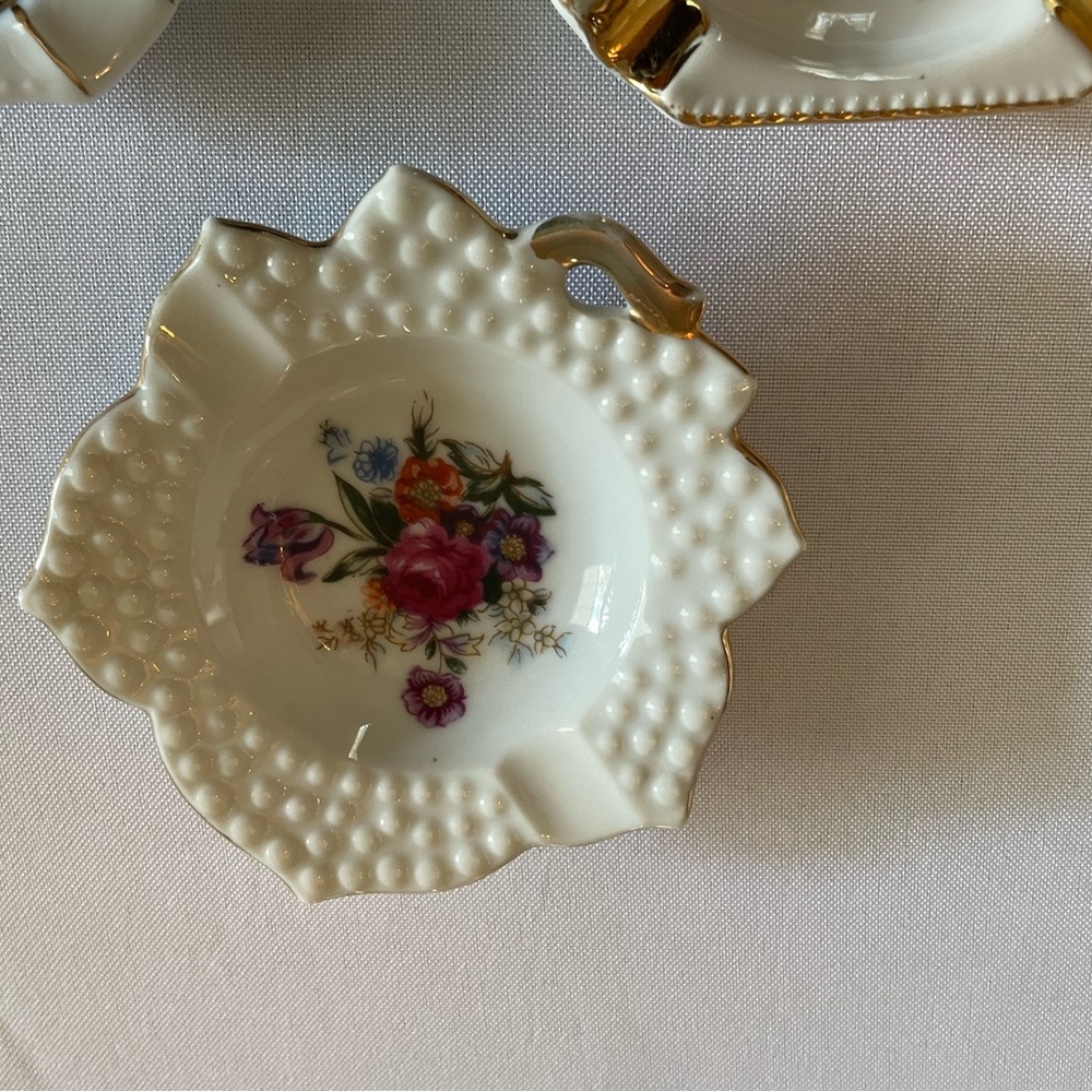Vintage Antique White Flowers Gold Trim Ashtray Trinket Dish 4”
